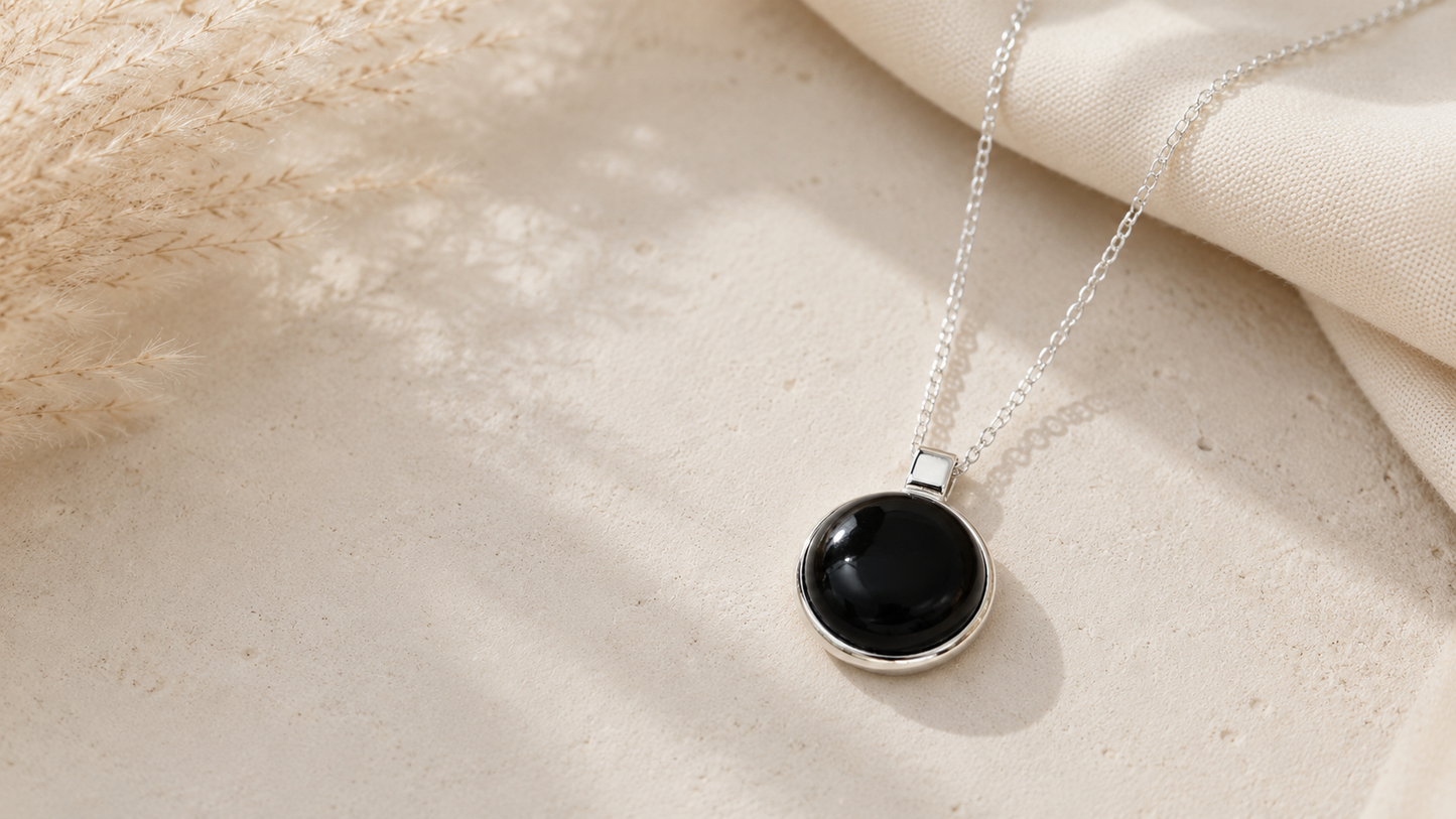 Obsidian Kette in Gold Vermeil, Gesamtansicht mit Kette